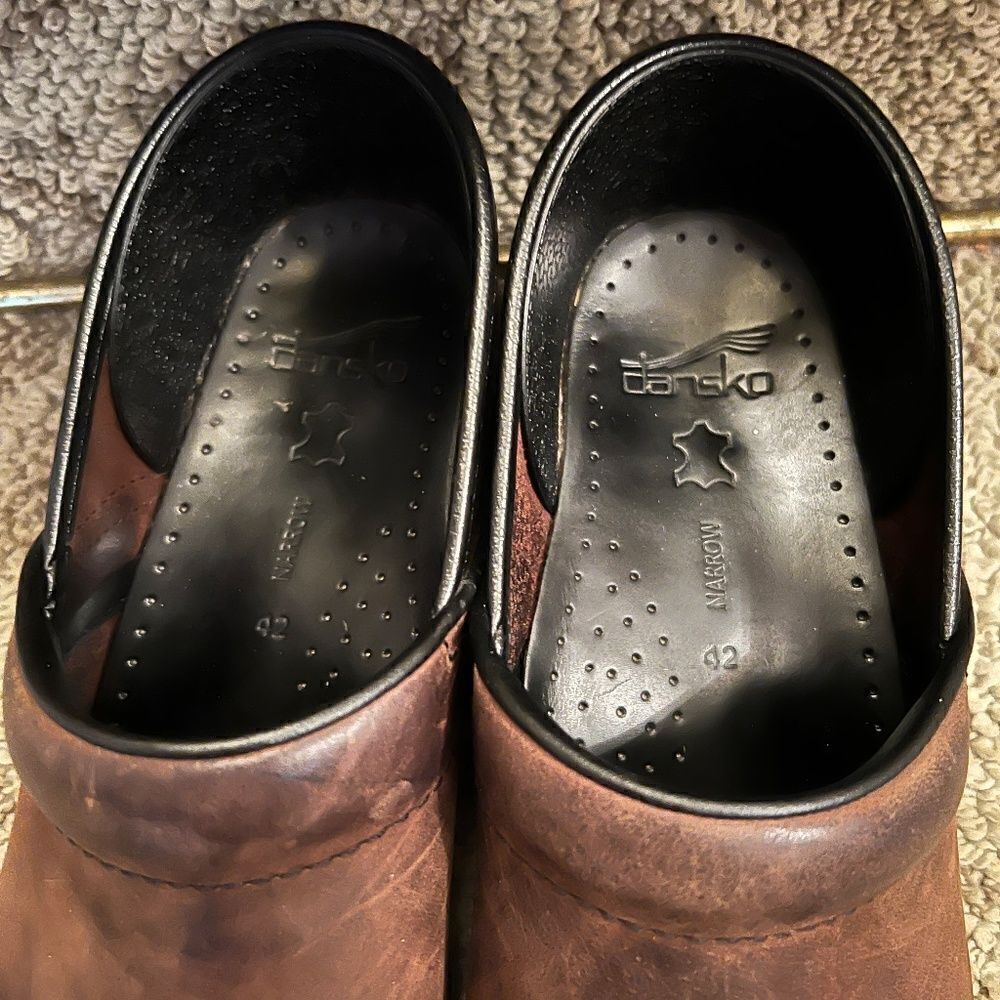 GUC Women's Dansko Brown Oiled Leather Clogs Shoes Size 42 Narrow or 11.5 - 12 - Picture 3 of 6